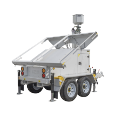 Traila / Remolque de Doble Eje con Mástil Retráctil de 7.5 m. para Videovigilancia o Iluminación, con Bases para Instalar Paneles Solares y Baterías (No incluidos)